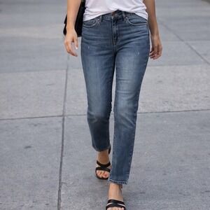 Cabi Cinch Straight Jeans Womens 8 Medium Wash Denim Stretch Pants 4521 O2